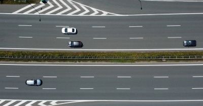 Podróżni w trasie nie lubią eksperymentować z jedzeniem. Ważne są dla nich także jakość, czystość i lokalizacja postoju